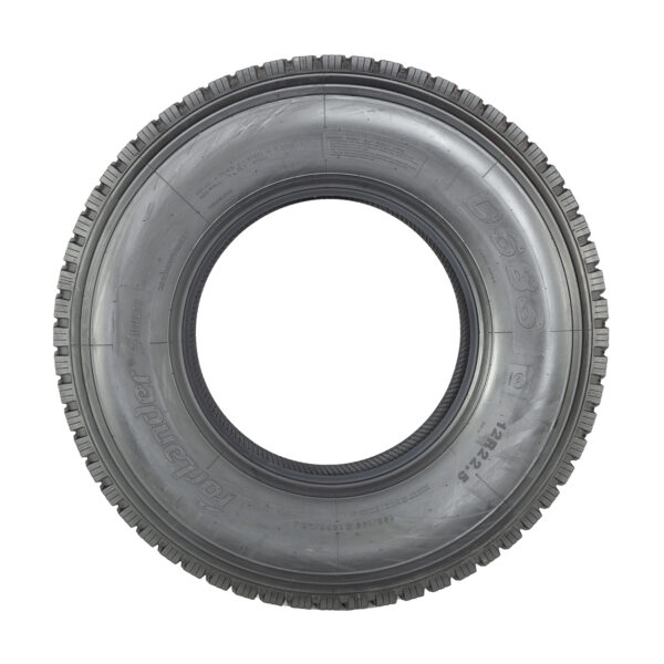 D686 highway terrain tires