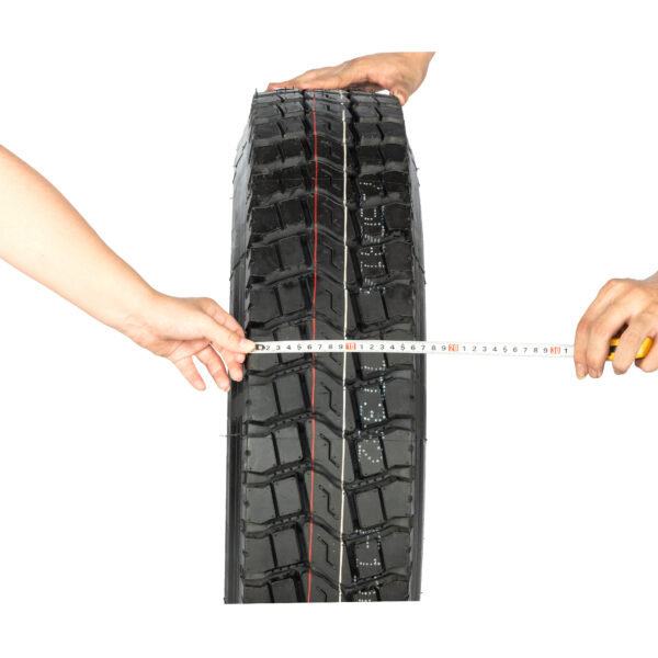 D886 10r20 tyre