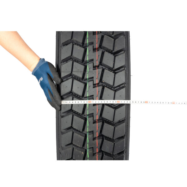 FRL828 11r22 5 drive tire