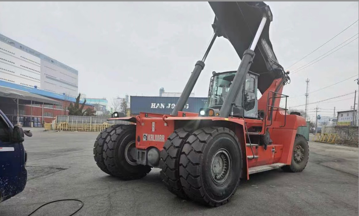 The Cost-Effectiveness of Forlander Port Equipment Tyres for Korean Port Operations