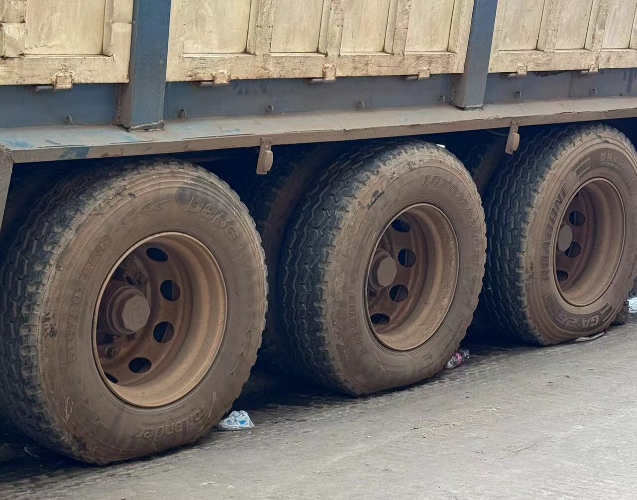 315 80R22.5 truck tire