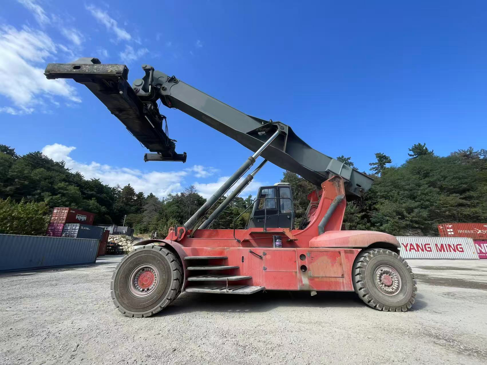 18.00-25 reach stacker tyres E4 tire in korean port